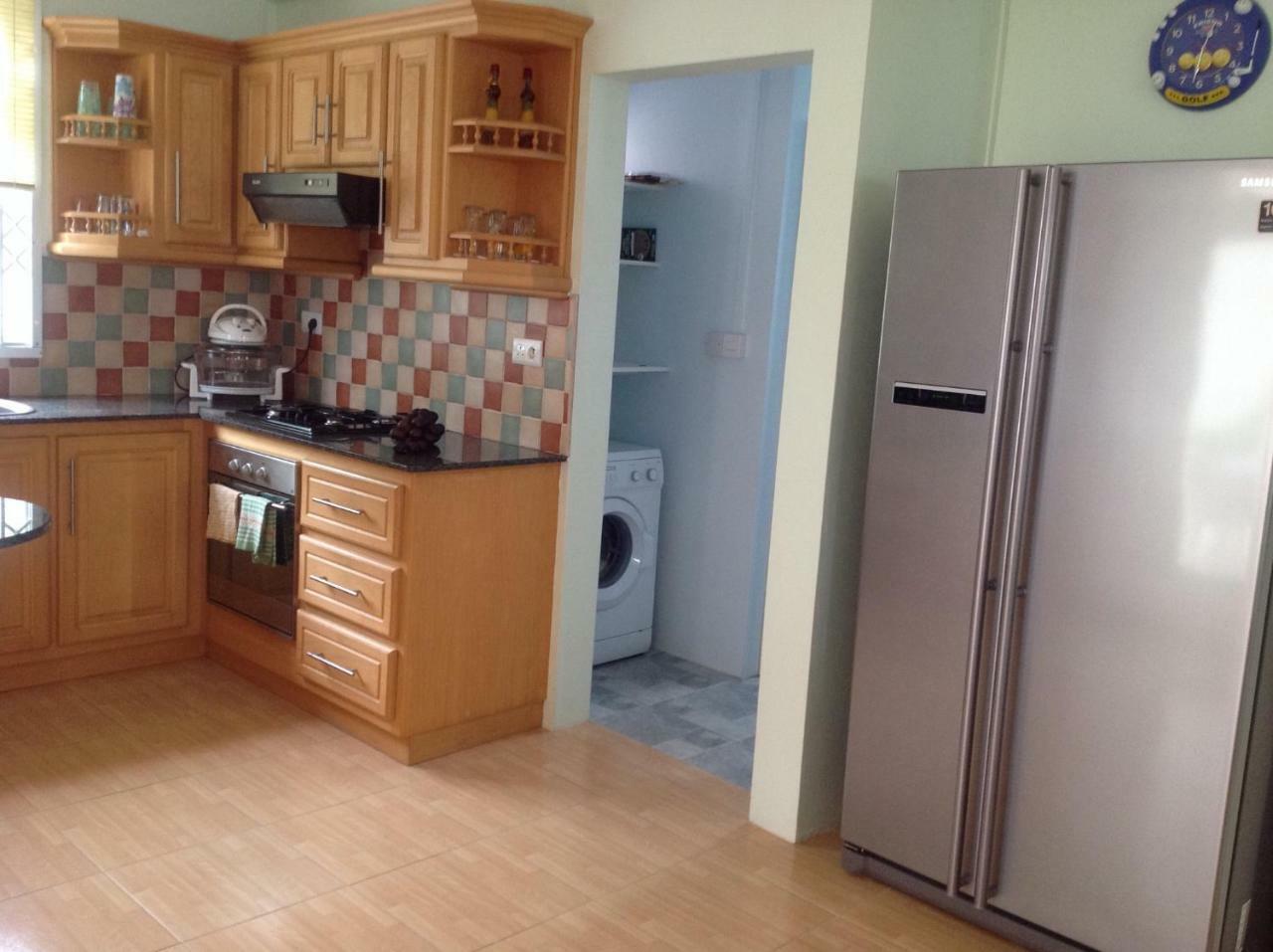 Fayruz Villa Is A 3 Bedroom, 3 Bathroom Detached House With Ac And Swimming Pool 5 Minutes Walk From Flic En Flac Public Beach Exterior foto