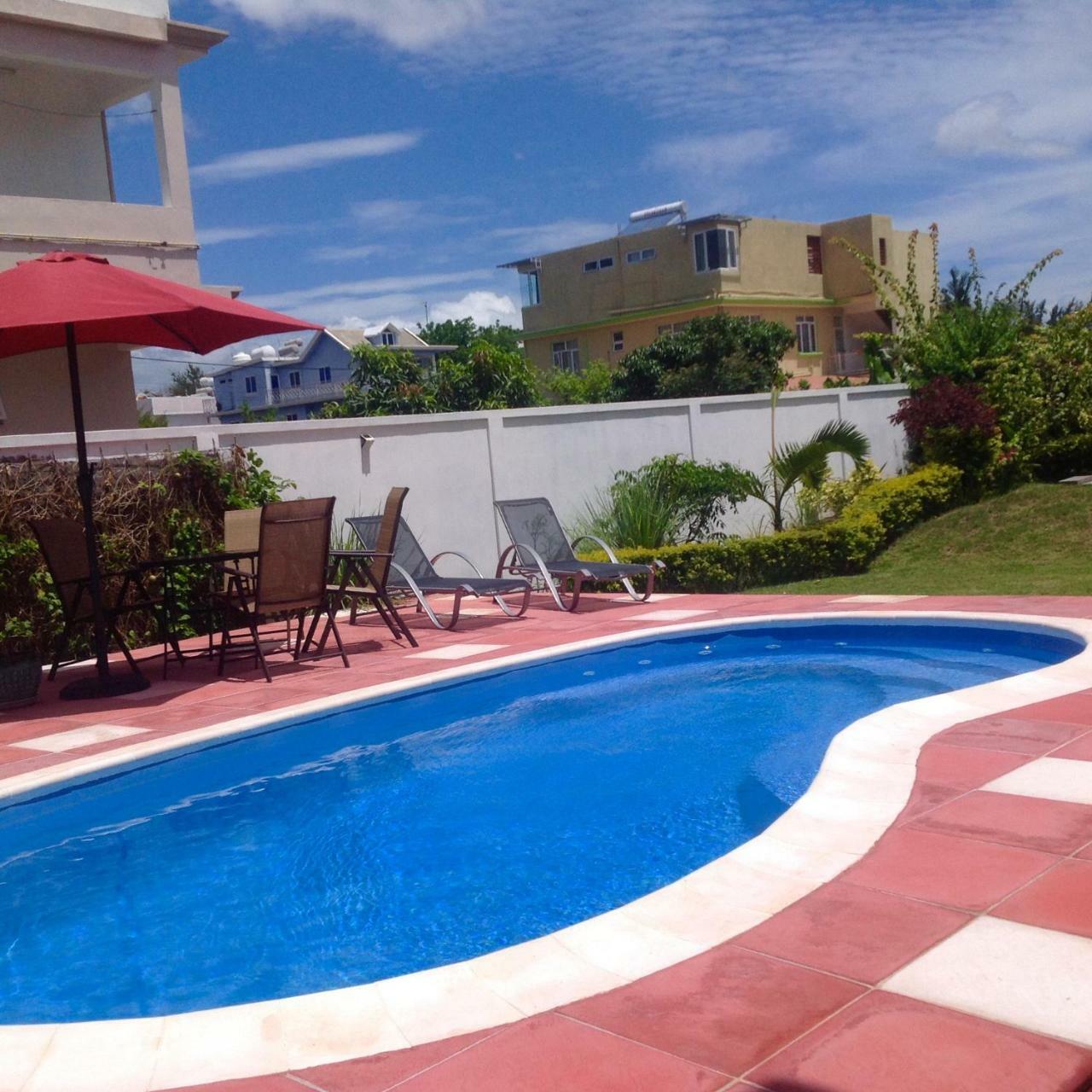 Fayruz Villa Is A 3 Bedroom, 3 Bathroom Detached House With Ac And Swimming Pool 5 Minutes Walk From Flic En Flac Public Beach Exterior foto
